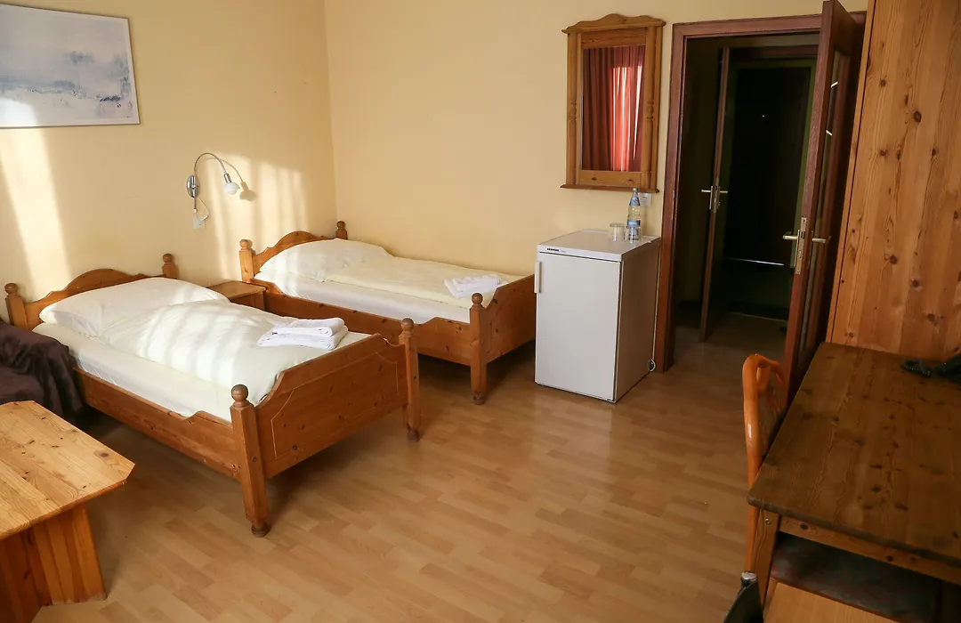 Taverna Hotel Roemerkrug-1